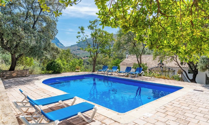 Priego de Cordoba Hütte | Cerro de la Cruz, a charming farmhouse with excellent views, peace and relaxation.