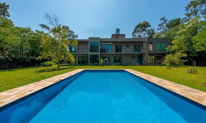 Sao Joao Novo Haus | Chácara com jardim e piscina no alto da serra