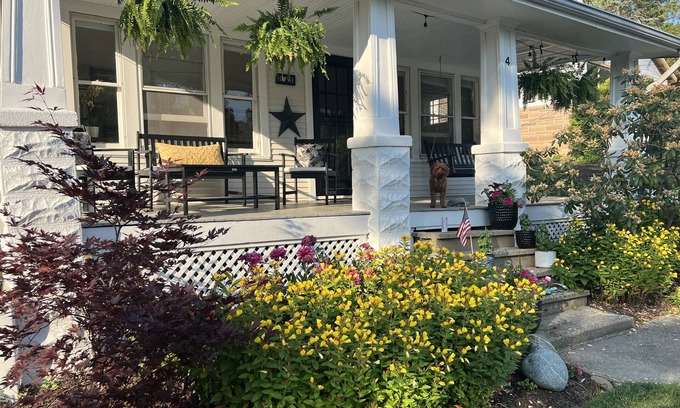 Chagrin Falls Haus | CHAGRIN FALLS rental - 5 min walk to town. 3 bedrooms & 1 bath.