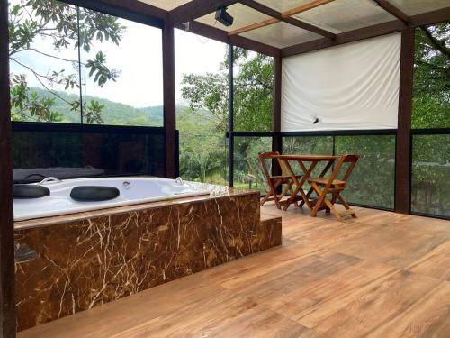 Juquia Skihütte | Chalé com banheira, em sítio dentro da mata atlântica