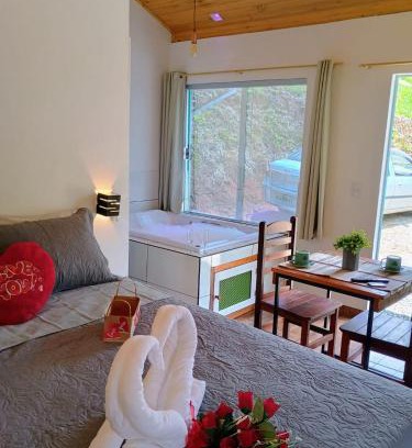 Costas Skihütte | Chalé Som do Riacho e Chalé Riacho Sereno, com Hidromassagem e Lareira á 20 minutos de Gonçalves-MG