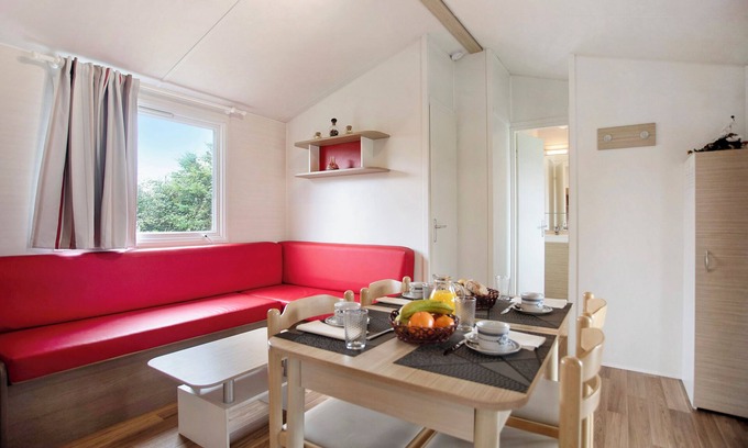 Burinhosa Skihütte | Chalet 'Bungalow T2 I I I - 15 Min Nazaré' mit Gemeinschaftspool, privater Terrasse und Klimaanlage