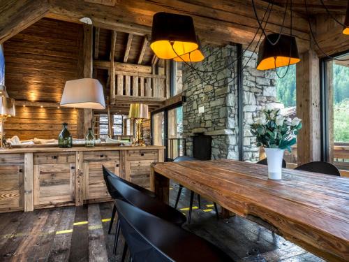 Val-d'Isere Skihütte | Chalet de luxe avec piscine et hammam à Val-d'Isère, 10 personnes à proximité du centre-ville - FR-1-694-95