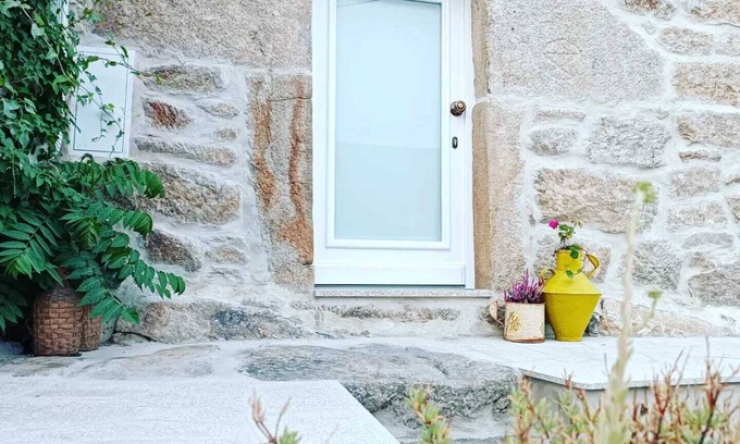 Alijo Hütte | Chalet in the Douro. Animals accepted In the Douro and Tua valley natural park