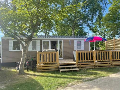 Lauwersoog Sonstige | Chalet op Camping Lauwersoog met 3 slaapkamers en vaatwasser - JoyCasa