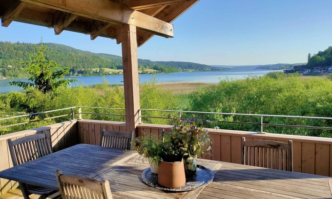 Oye-et-Pallet Haus | Chalet with terrasse by the lake