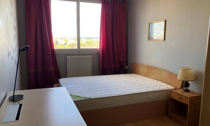 Chenevier-Demenitroux Wohnung | Chambre Meublée Dans Appartement au 11eme Etage Dans Immeuble de 17 Etages