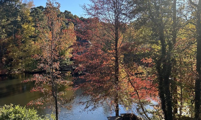 Acworth Haus | Chandler Retreat - Lakehouse