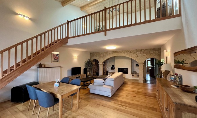 Le Frasnois Haus | Character house