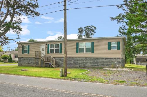 Chincoteague Haus | Charlie's Cove - Pet friendly w/Fenced yard!