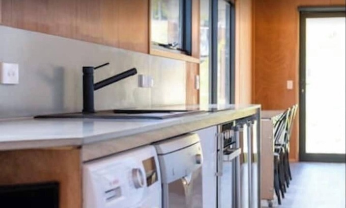 Dover Kabine | Charlie's Lookout- Cute and compact with stunning panoramic views
