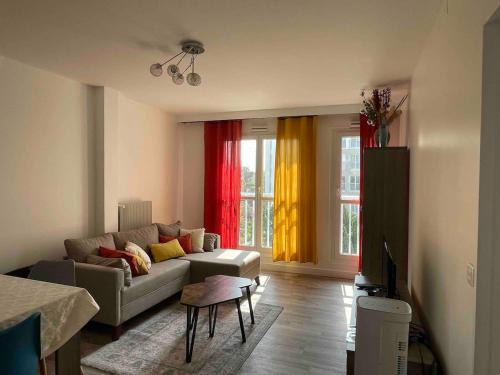 Les Hautes Noues Wohnung | Charmand pied-à-terre between Paris and Disneyland