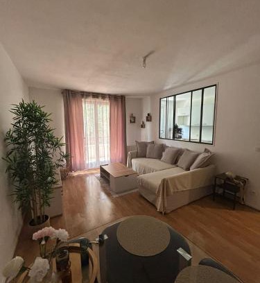 La Celle-sous-Gouzon Wohnung | Charmant 2P Cosy Bord de Seine avec terrasse