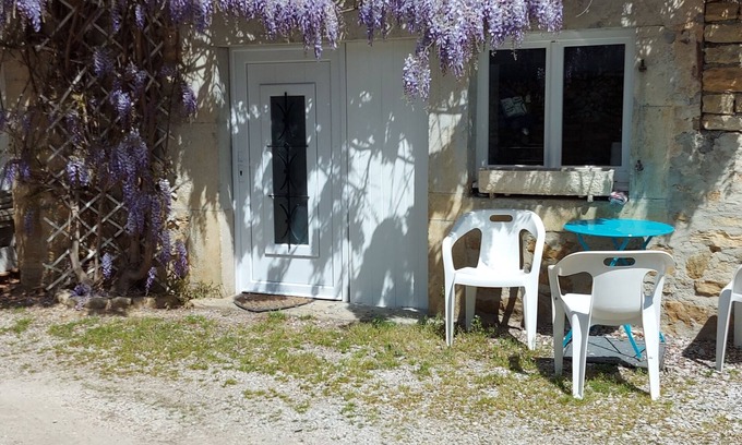Paroisse Notre-Dame-de-l'Ermitage Wohnung | Charmant Studio au Bord D'un Petit Ruisseau