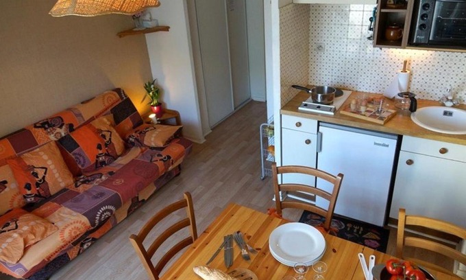 Bagneres-de-Luchon Wohnung | Charmant T2 RDC avec Jardinet et Parking, Proche Thermes et Commerces - FR-1-313-152