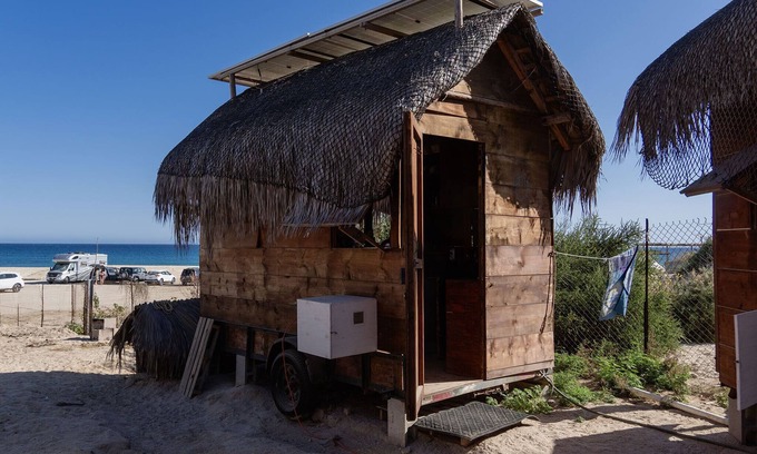 La Fortuna Kabine | Charming 1-bedroom Tiny Home in La Fortuna with WiFi & steps away from the beach
