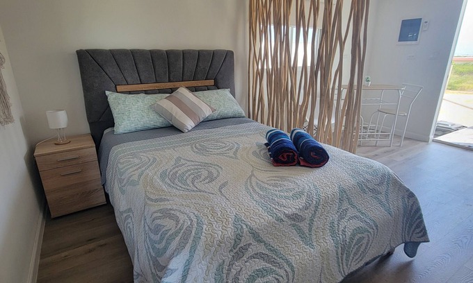 Punto de Oro Wohnung | Charming 1-bedroom apartment with WiFi and AC in welcoming Tanki Leendert