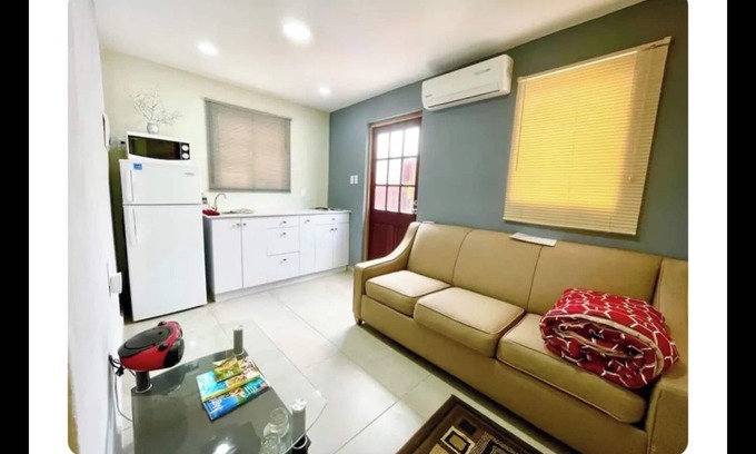 Oranjestad-West Wohnung | Charming 1-bedroom apartment in welcoming Oranjestad with WiFi, AC, beach nearby
