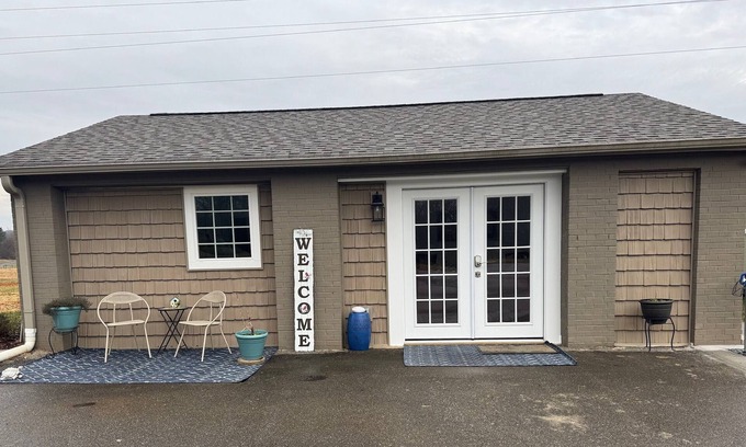 Jonesville Hütte | Charming 1-bedroom cottage with WiFi, AC in Jonesville