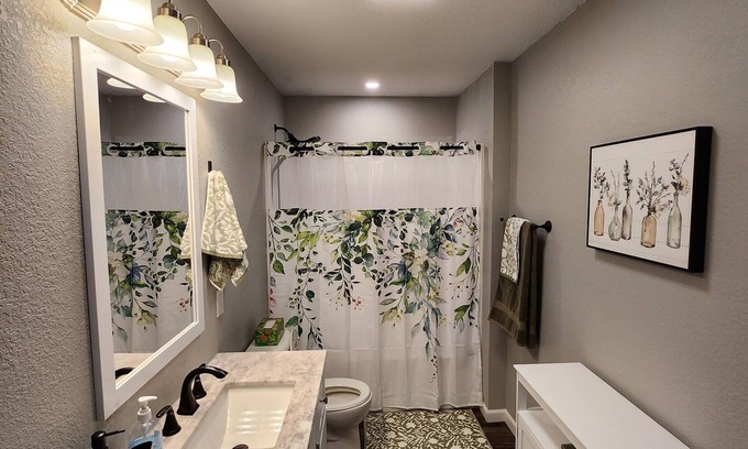 Eau Claire Haus | Charming 1-bedroom house in superb Eau Claire with AC, WiFi