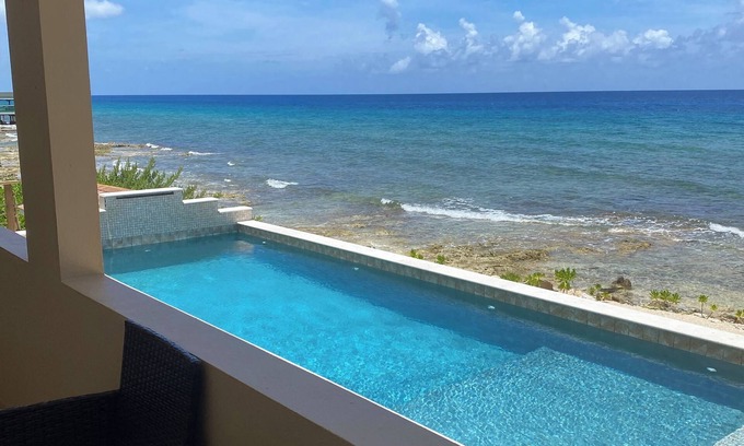 Creek Haus | Charming 1-bedroom house by the sea in quaint Cayman Brac