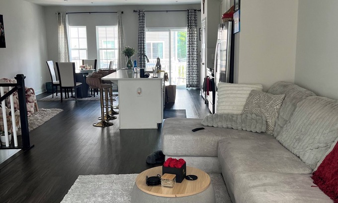 Landover Haus | Charming 1-bedroom house in marvelous Hyattsville with AC, WiFi