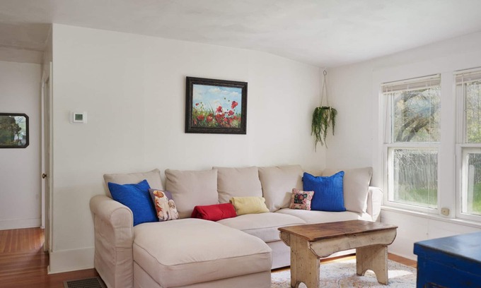 Lava Hot Springs Haus | Charming 1930's cottage steps away from the world famous Lava Hot Springs