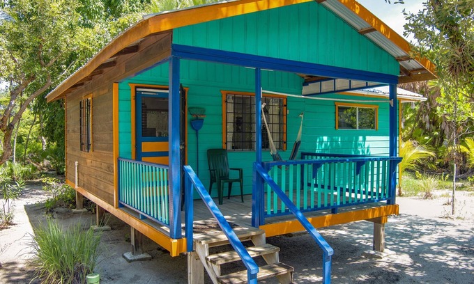 Placencia Hütte | Charming 1BR Cabana in Tranquil Forest Setting