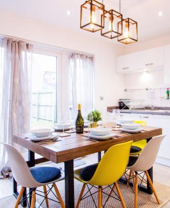 Eccles Haus | Charming 1BR House in Eccles with Free Parking