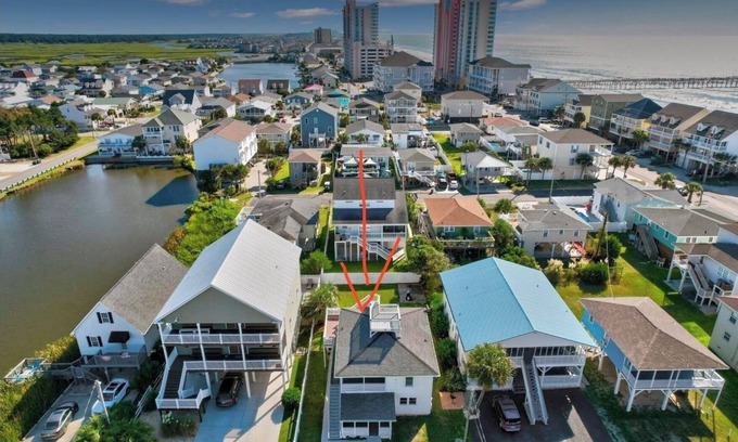 Cherry Grove Beach Haus | Charming 2-bedroom house in delightful North Myrtle Beach with WiFi, AC