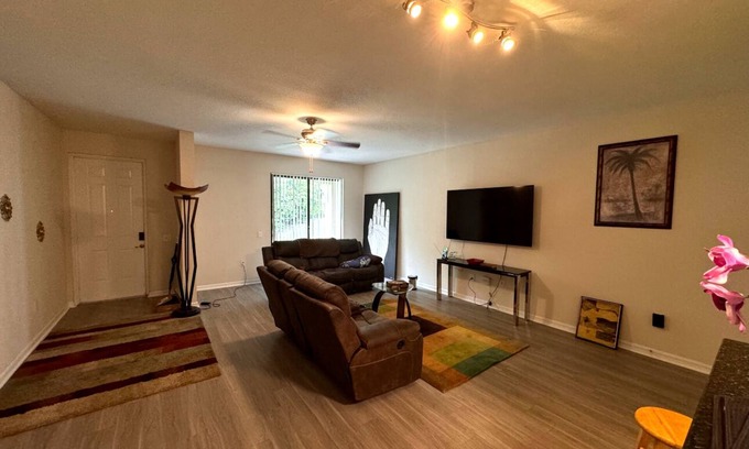 Palm Beach Gardens Wohnung | Charming 2-bedroom apartment with AC, WiFi in phenomenal Palm Beach Gardens