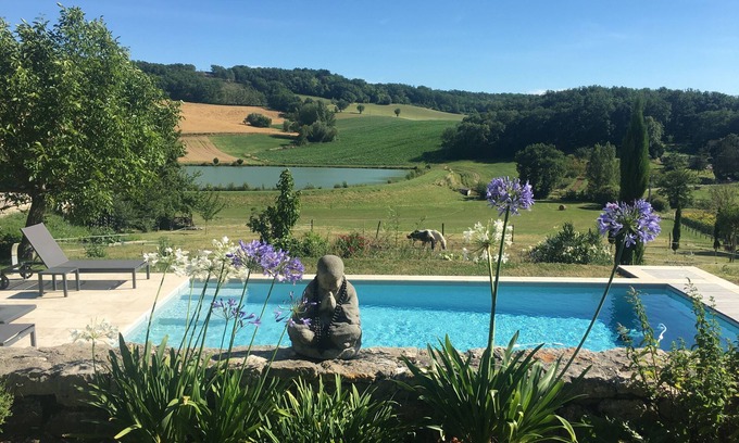 Saint-Laurent-Lolmie Sonstige | Charming 2-bedroom gite near Montcuq with swimming pool and panoramic views