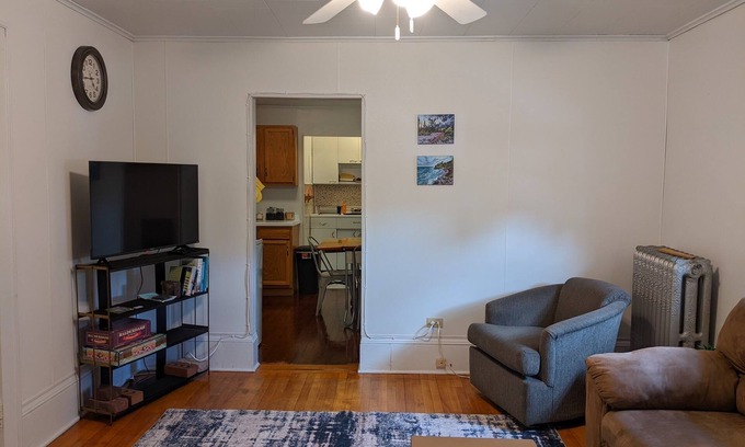 Calumet Wohnung | Charming 2 bedroom apartment in Calumet's Historic district!