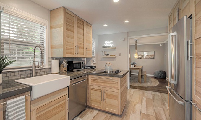 Prairie Village Hütte | Charming 2-bedroom cottage near Prairie Village Shops