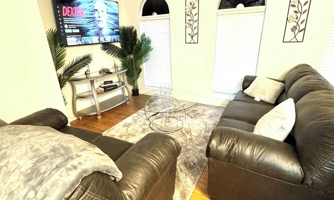 Crosstown Wohnung | Charming 2-bedroom 1 bath apartment , WiFi in delightful downtown Memphis