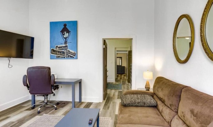 Saint Claude Wohnung | Charming 2-bedroom apartment in Historically Fabulous New Orleans Bywater