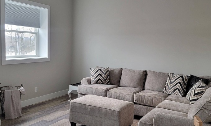 Oak Harbor Wohnung | Charming 2-bedroom apartment in downtown Oak Harbor!