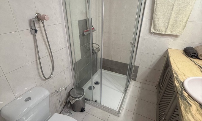Estoril Kabine | Charming 2-bedroom apartment with AC, WiFi in lovely Estoril! Beach in 2km