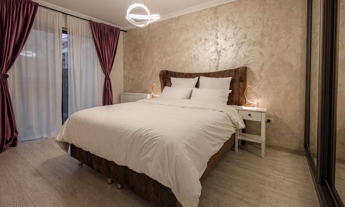 Tractorul Wohnung | Charming 2-bedroom apartment in awesome Brașov with Jacuzzi.