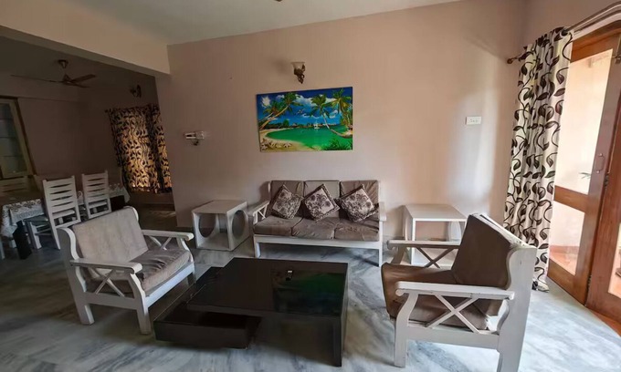 Varca Wohnung | Charming 2-bedroom apartment 5 mins from Beach with WiFi, AC in wonderful Varca
