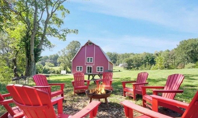 Etlan Haus | Charming 2-bedroom barn with WiFi, AC in brilliant Etlan, minutes from Old Rag.