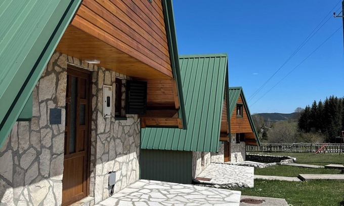 Zabljak Haus | Charming 2-bedroom bungalow in welcoming Žabljak with WiFi