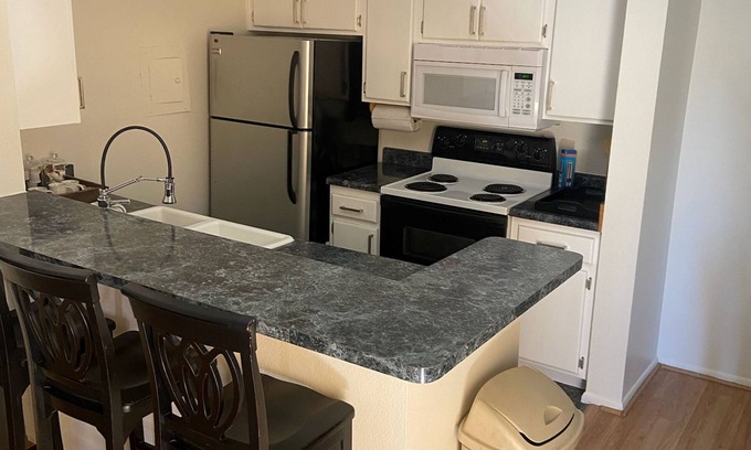 Village Grove Eigentumswohnung | Charming 2-bedroom condo - Styling in Scottsdale with WiFi, AC, fitness room