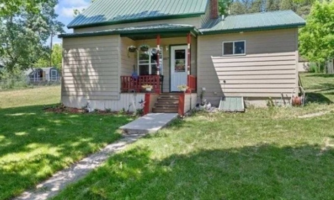 Whitewood Haus | Charming 2-bedroom cottage 8 miles from Sturgis with WiFi, AC and parking space!