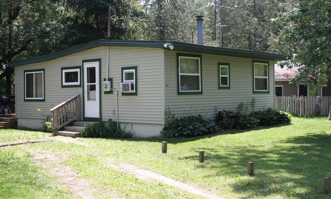 Barryton Hütte | Charming 2-bedroom cottage in Barryton with WiFi and AC