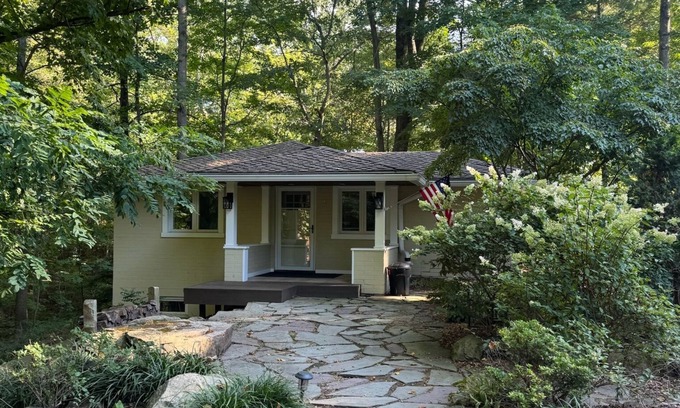 Willoughby Hills Haus | Charming 2-Bedroom Cottage on Scenic Property in Kirtland