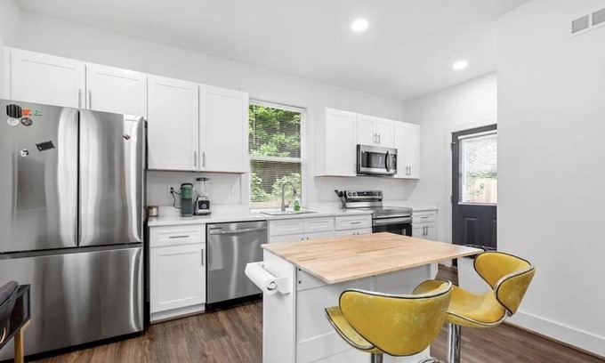 Atlanta Hütte | Charming 2-bedroom cottage in amazing Atlanta with fitness room, WiFi