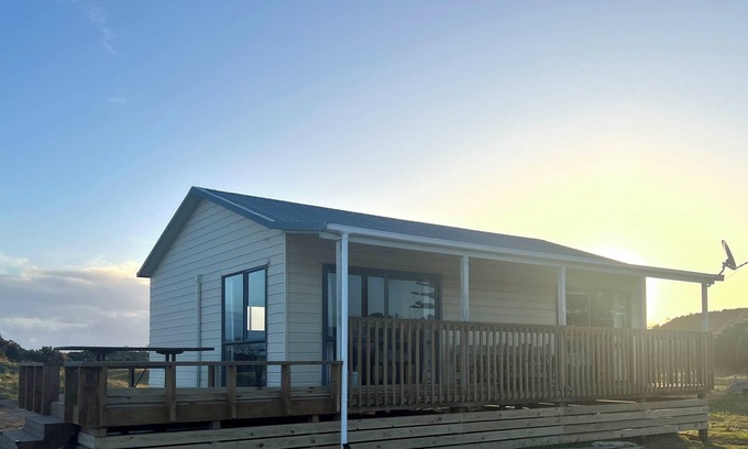 Pukenui Haus | Charming 2-bedroom house in wonderful Houhoura with WiFi