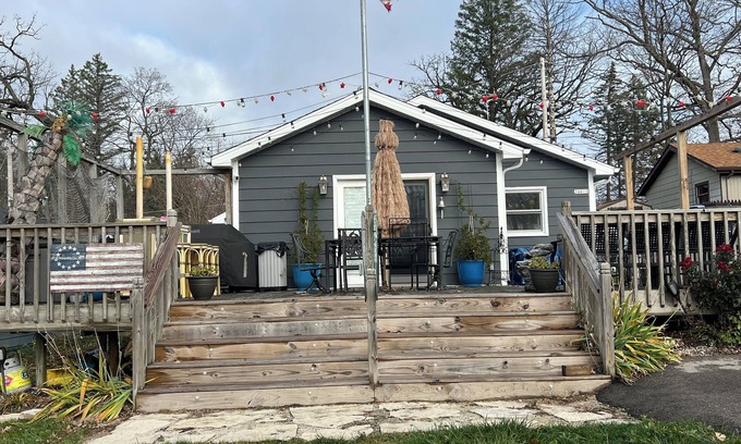 Paddock Lake Haus | Charming 2-bedroom house with a pier and kayaks in Paddock Lake