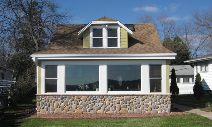 Hartford Haus | Charming 2-bedroom Lake House